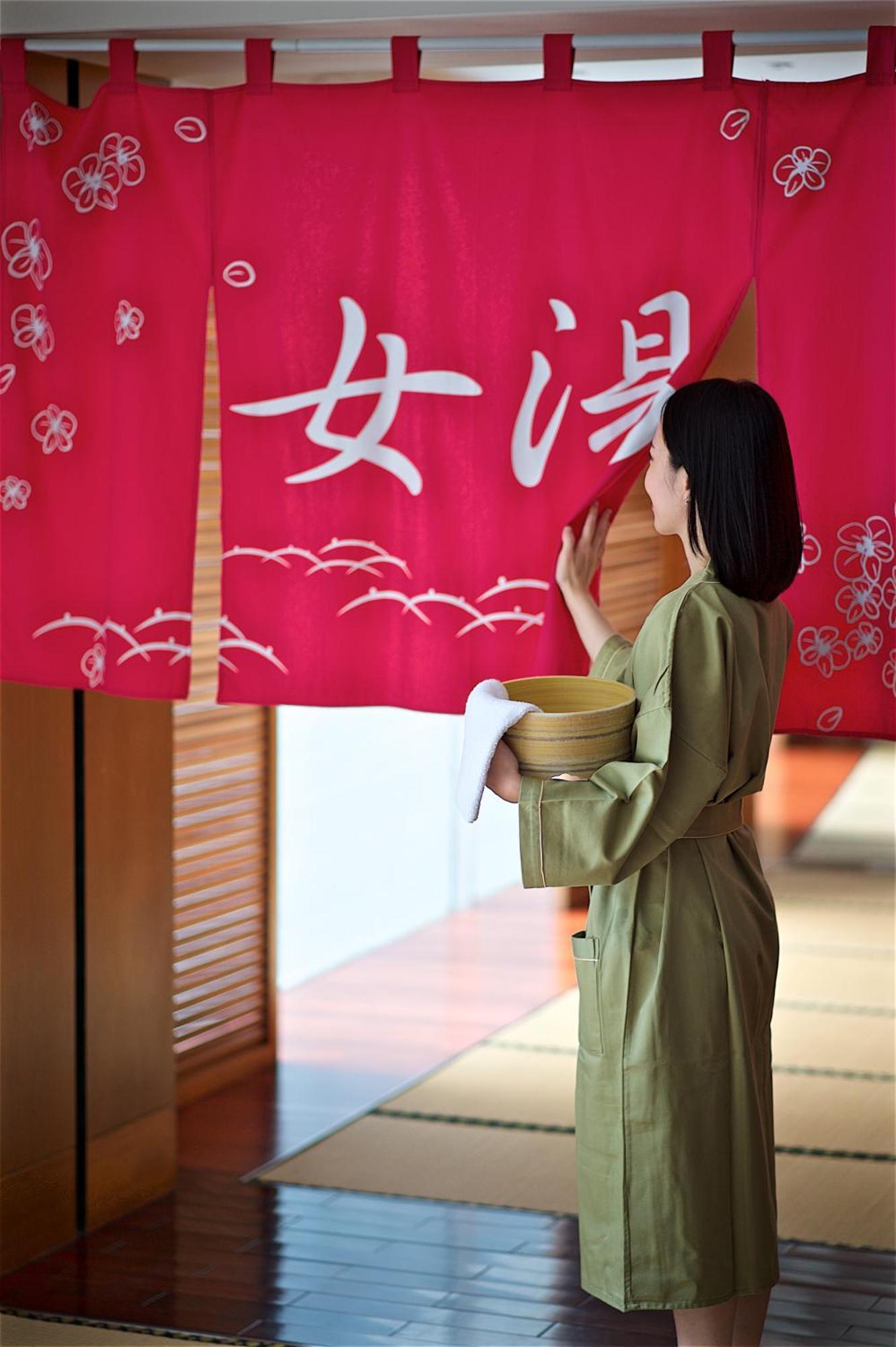Hotel Royal Chihpin Wenquan Eksteriør bilde A woman in a yukata