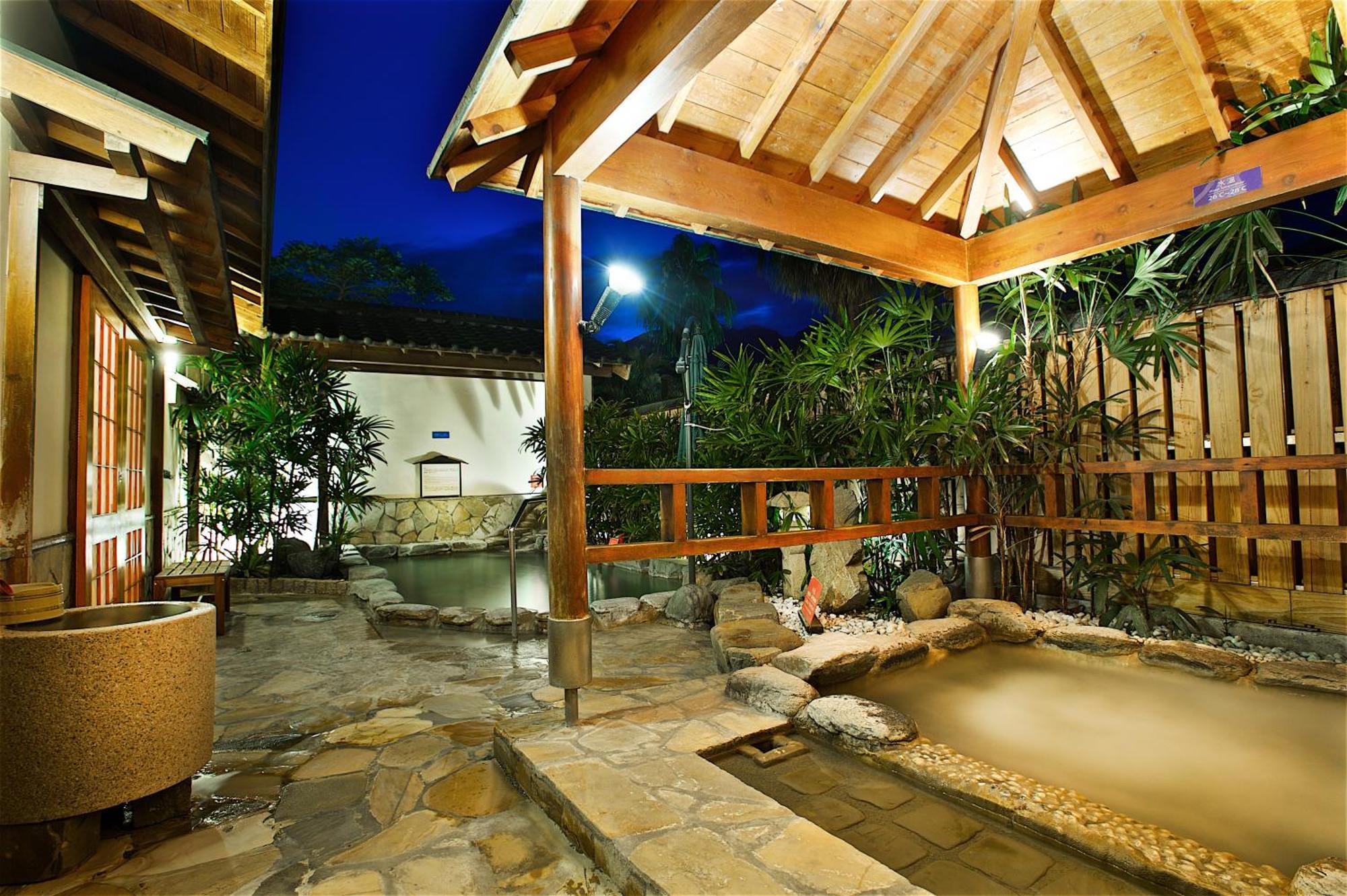 Hotel Royal Chihpin Wenquan Eksteriør bilde A modern onsen in Japan